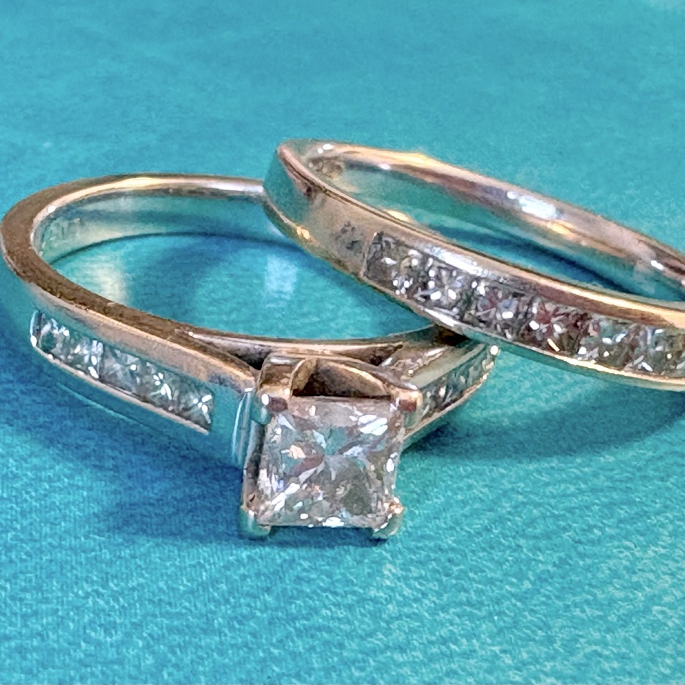 Elegant white gold Diamond Ring Set